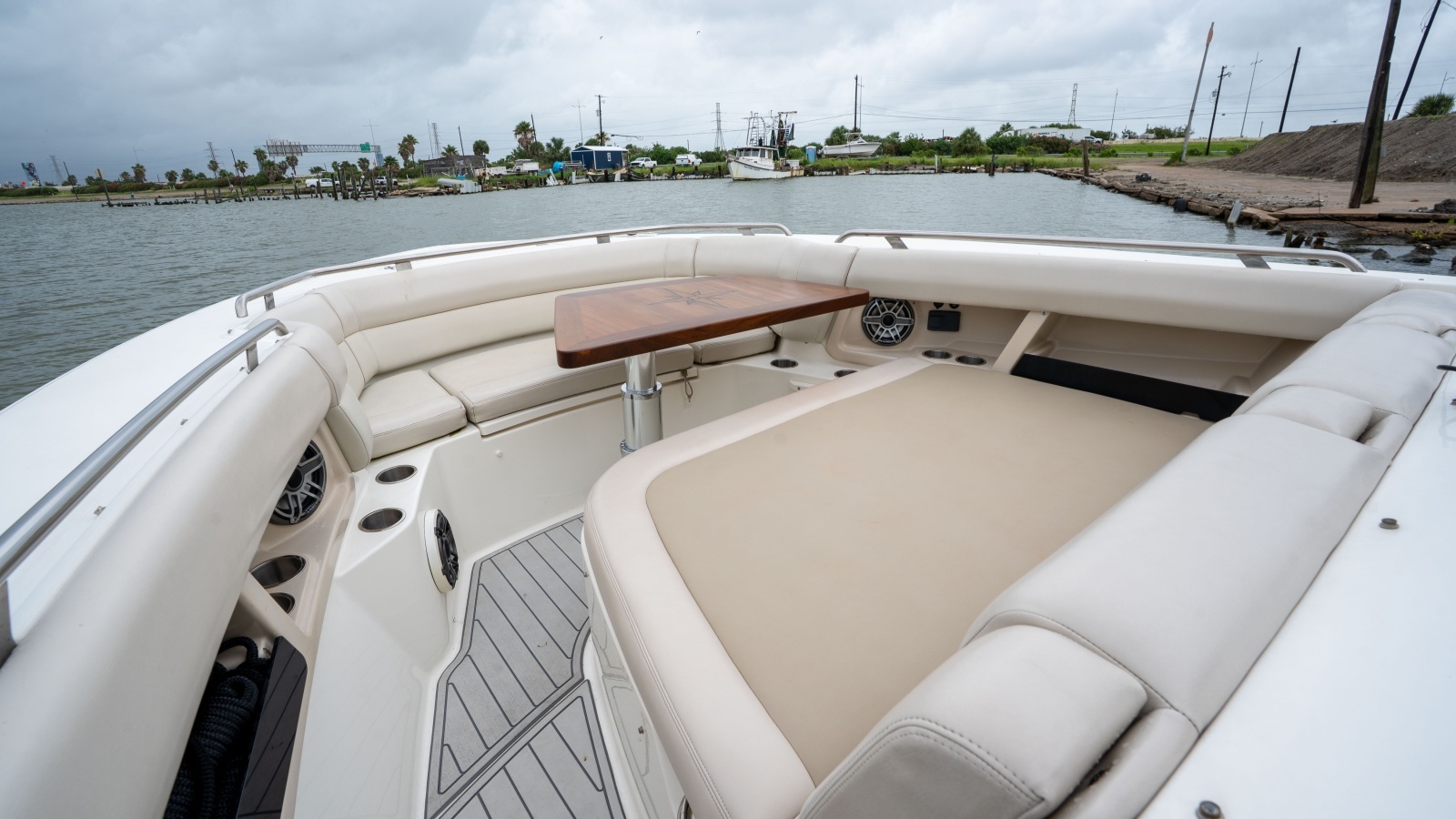 2019 Boston Whaler 350 Realm