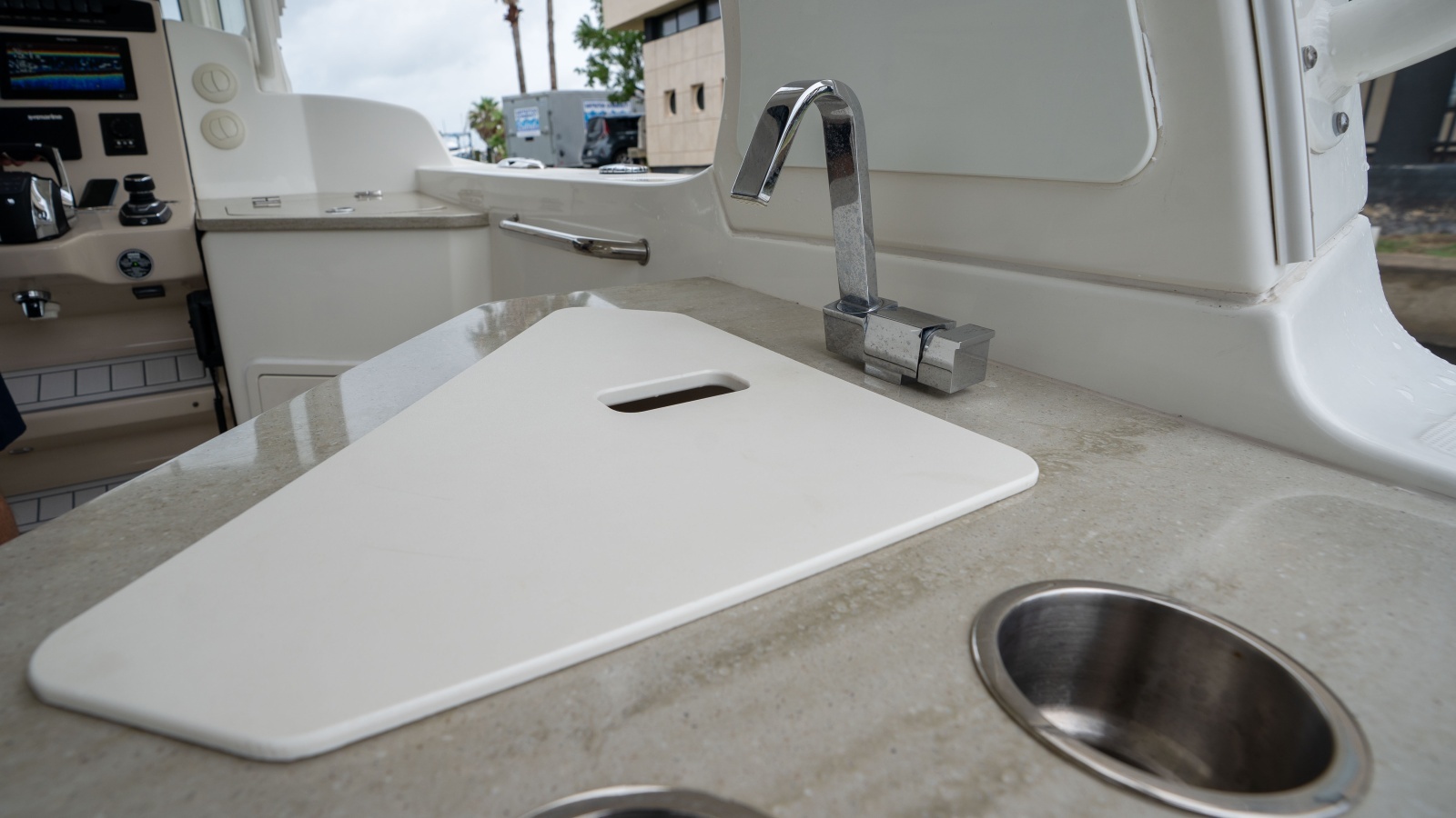 2019 Boston Whaler 350 Realm