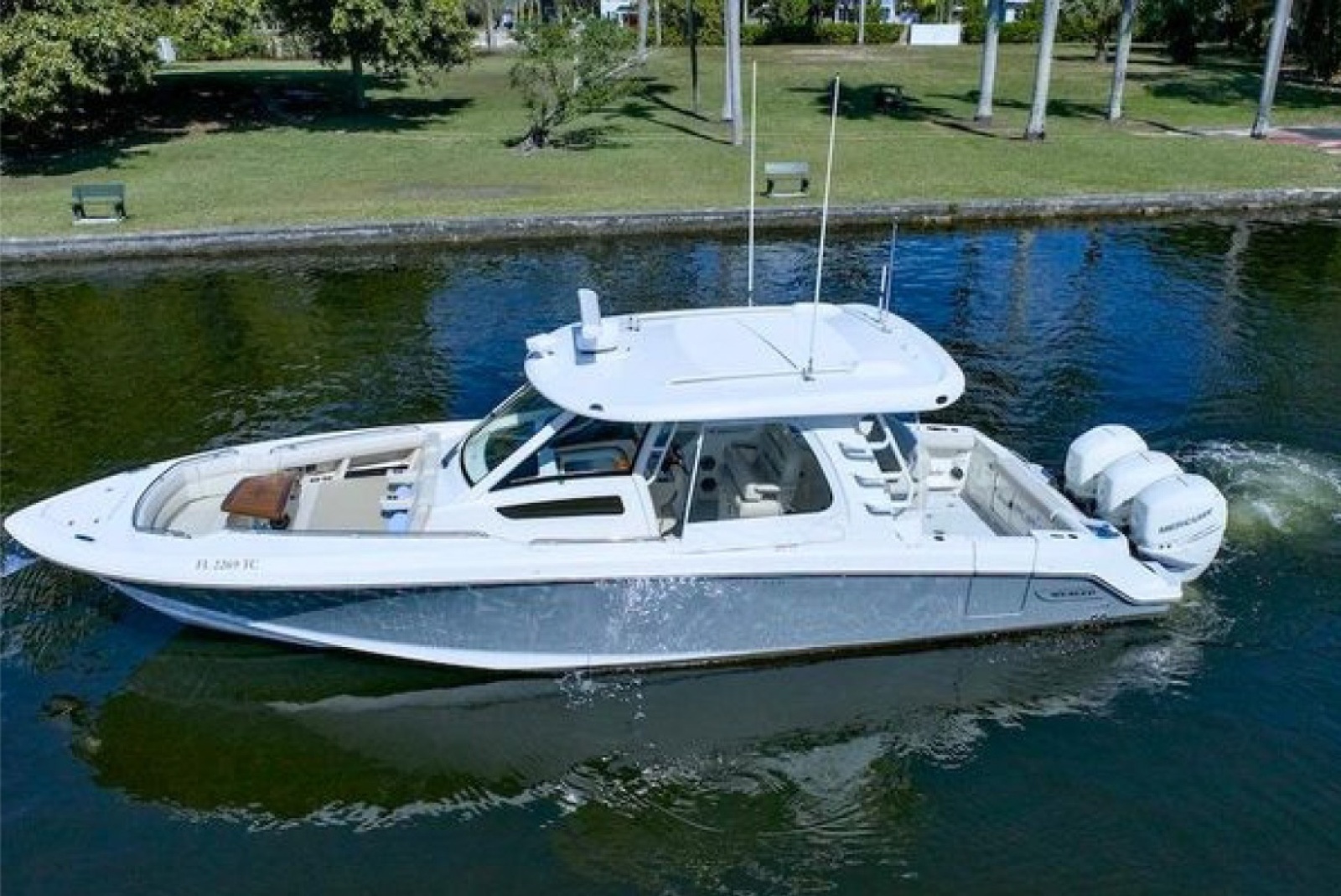 2019 Boston Whaler 350 Realm