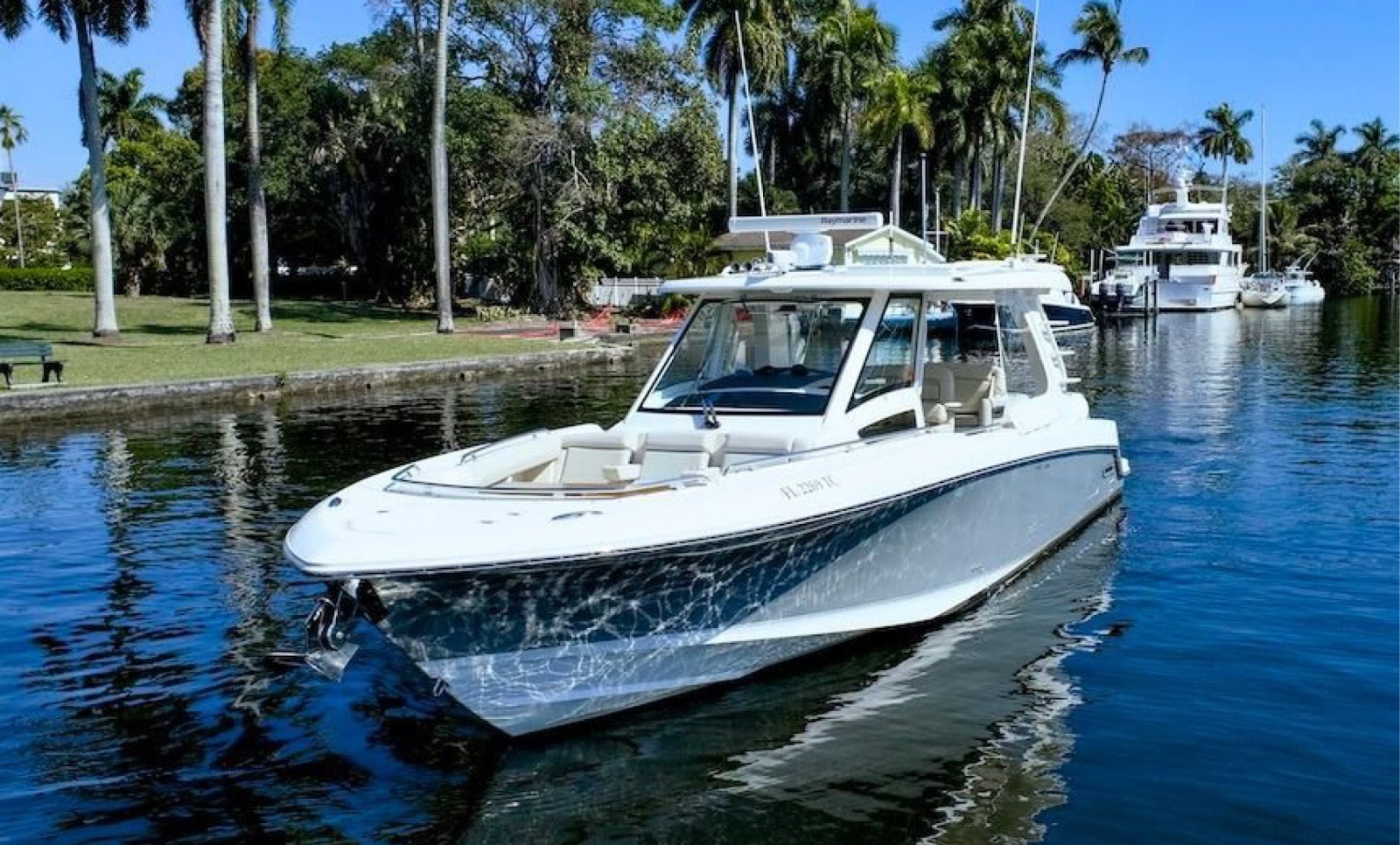 2019 Boston Whaler 350 Realm