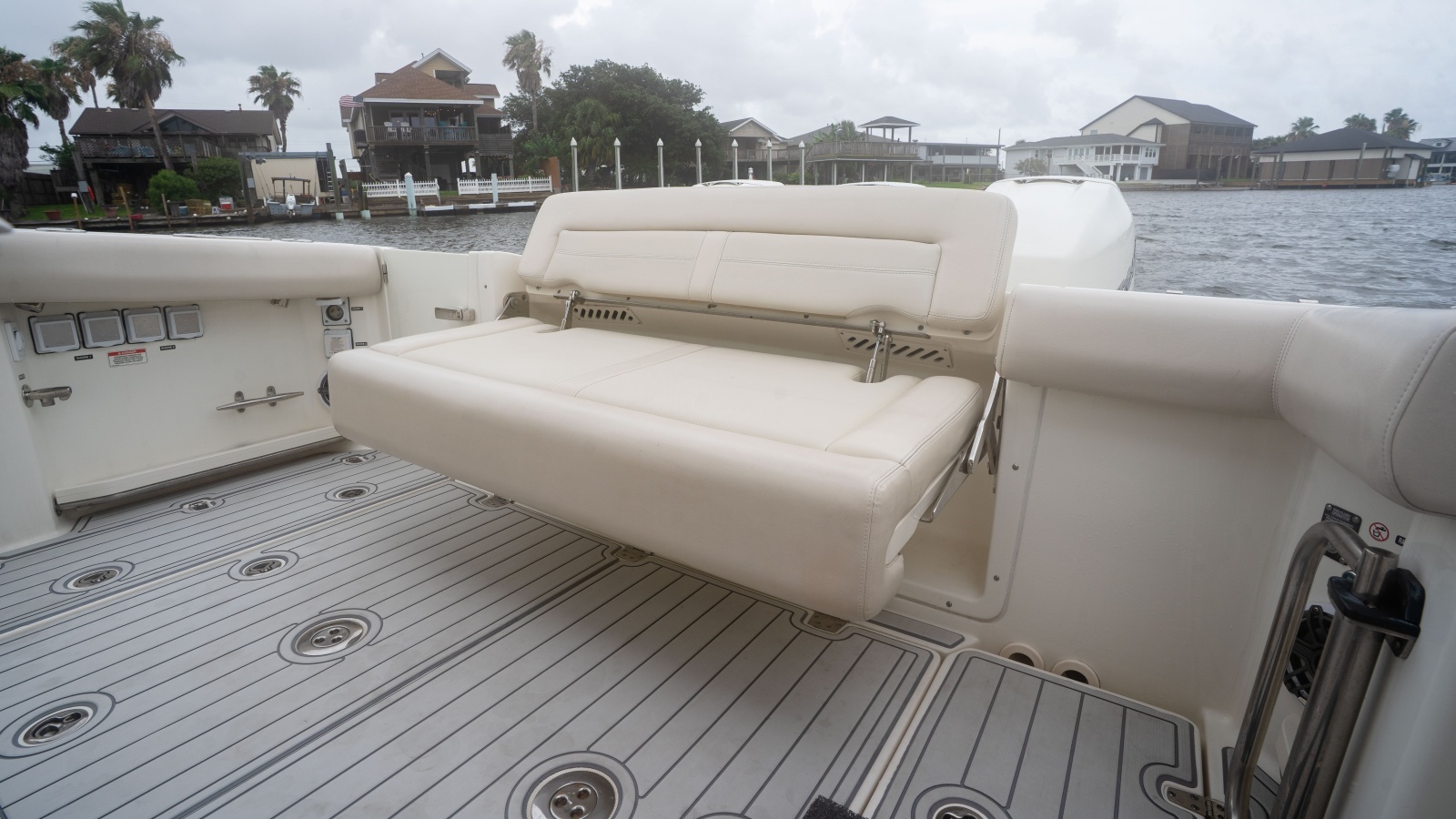 2019 Boston Whaler 350 Realm