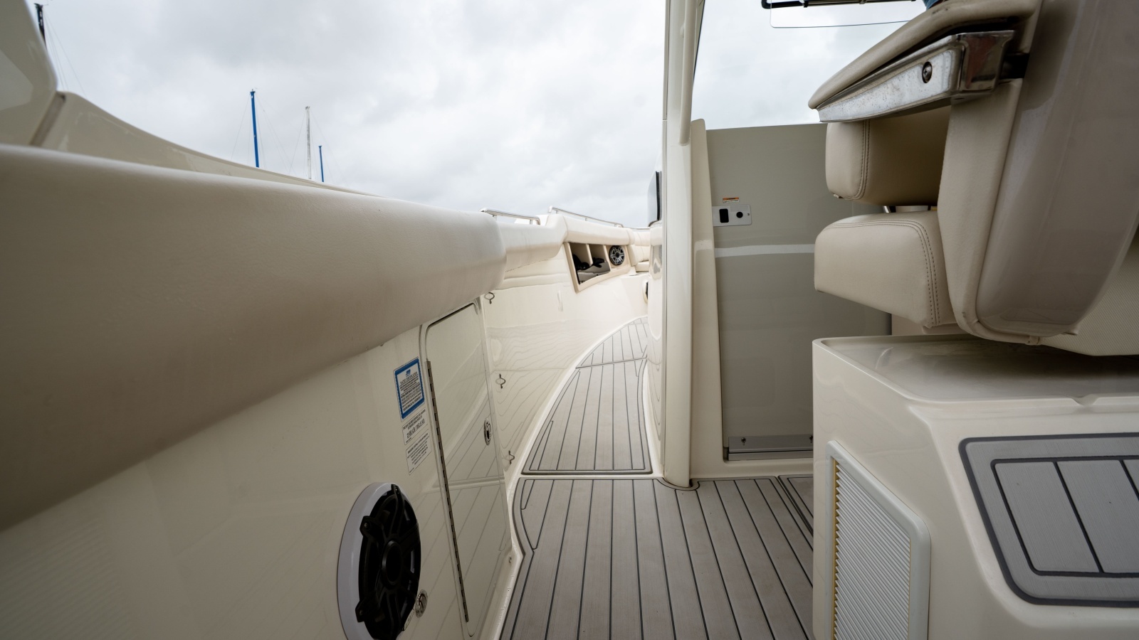 2019 Boston Whaler 350 Realm