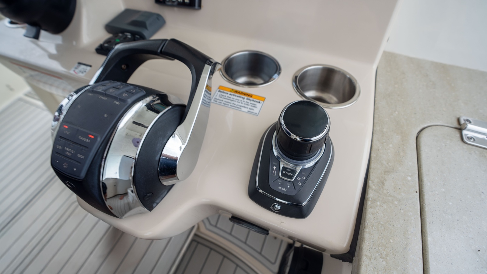 2019 Boston Whaler 350 Realm