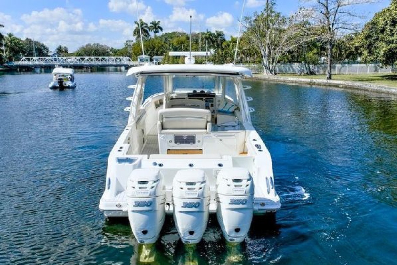 2019 Boston Whaler 350 Realm