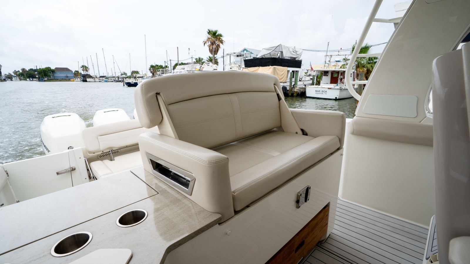 2019 Boston Whaler 350 Realm