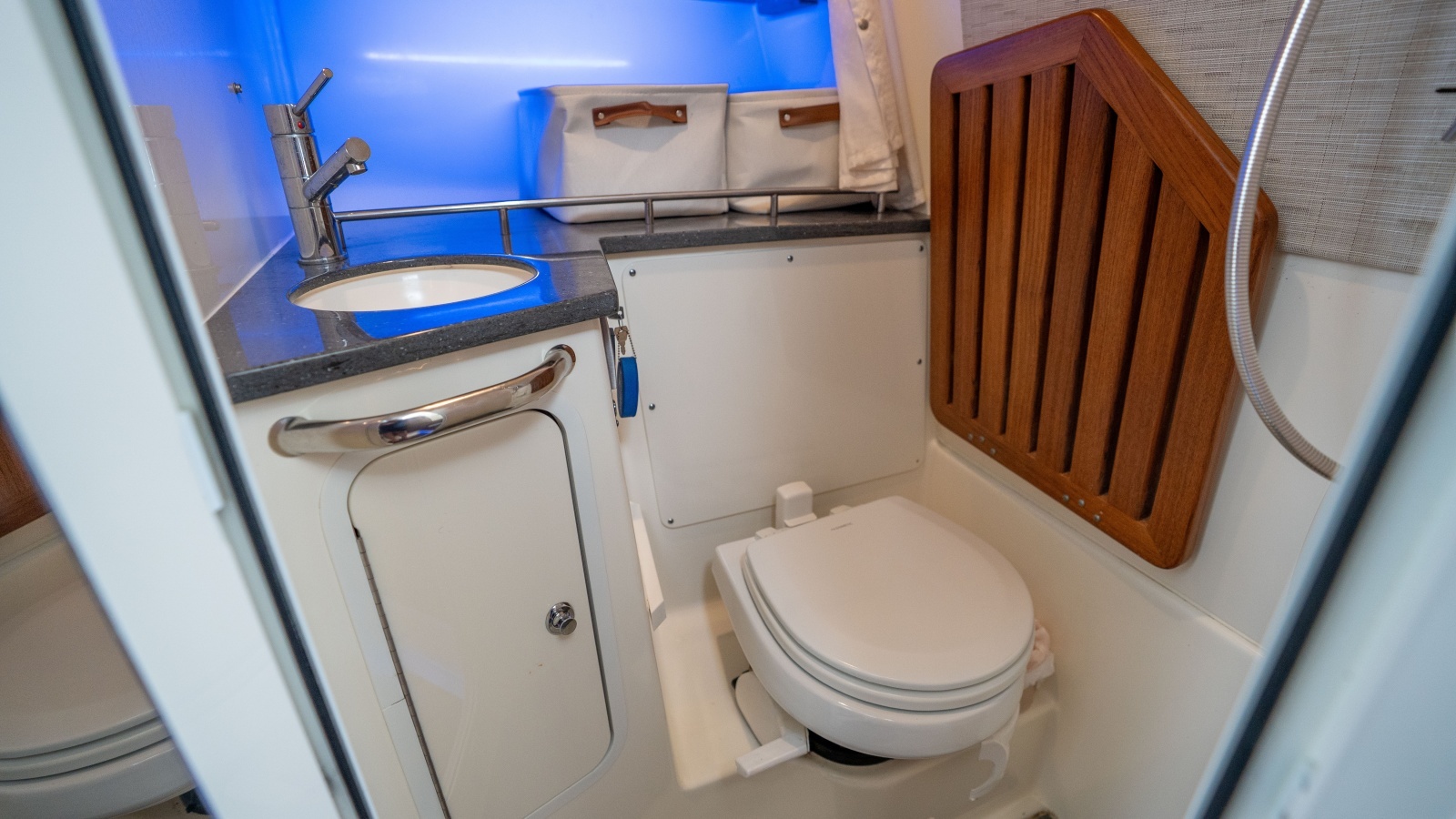 2019 Boston Whaler 350 Realm
