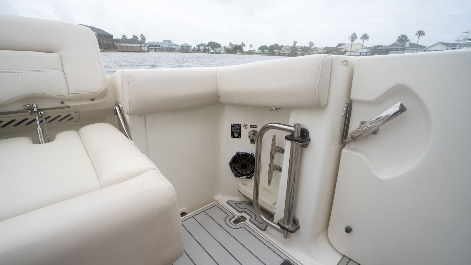 2019 Boston Whaler 350 Realm