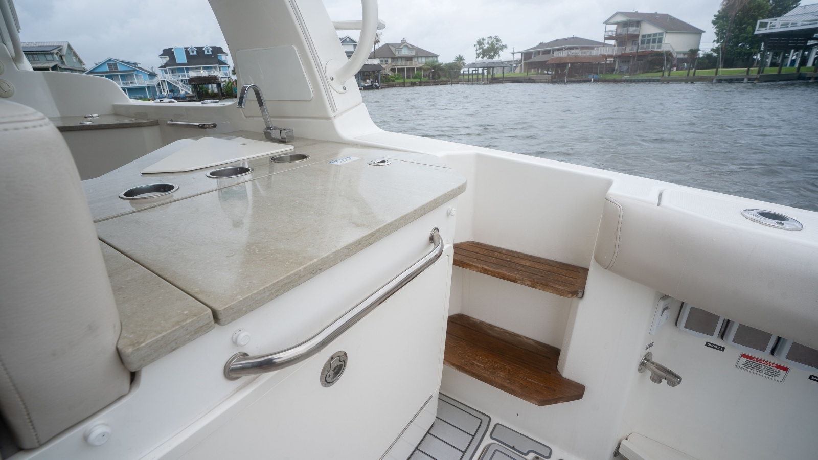 2019 Boston Whaler 350 Realm