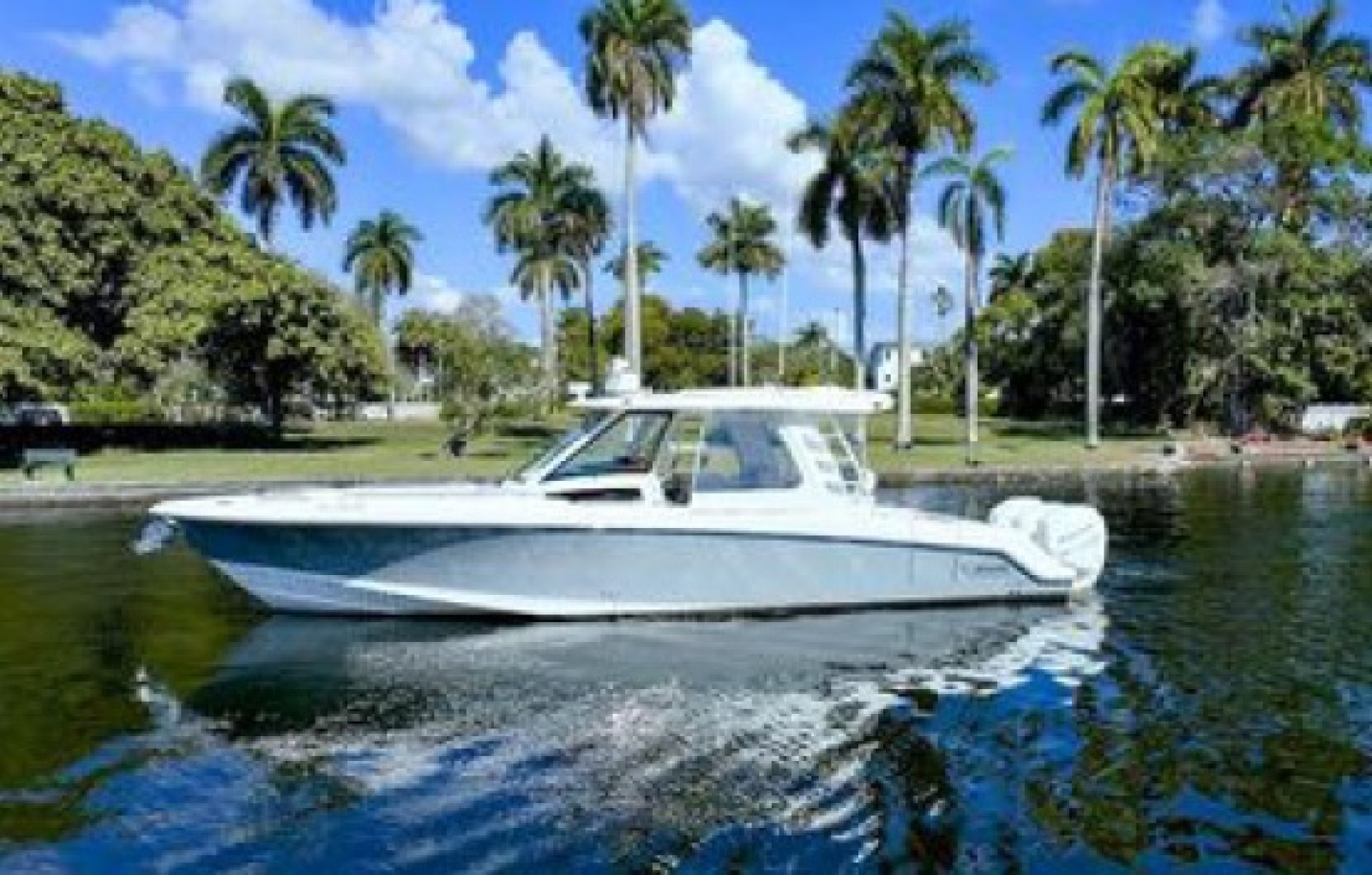 2019 Boston Whaler 350 Realm