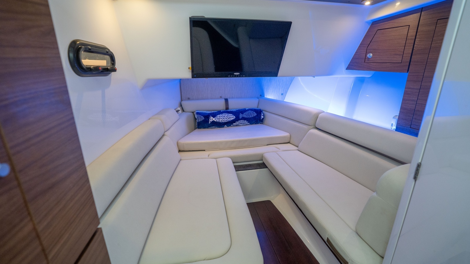2019 Boston Whaler 350 Realm