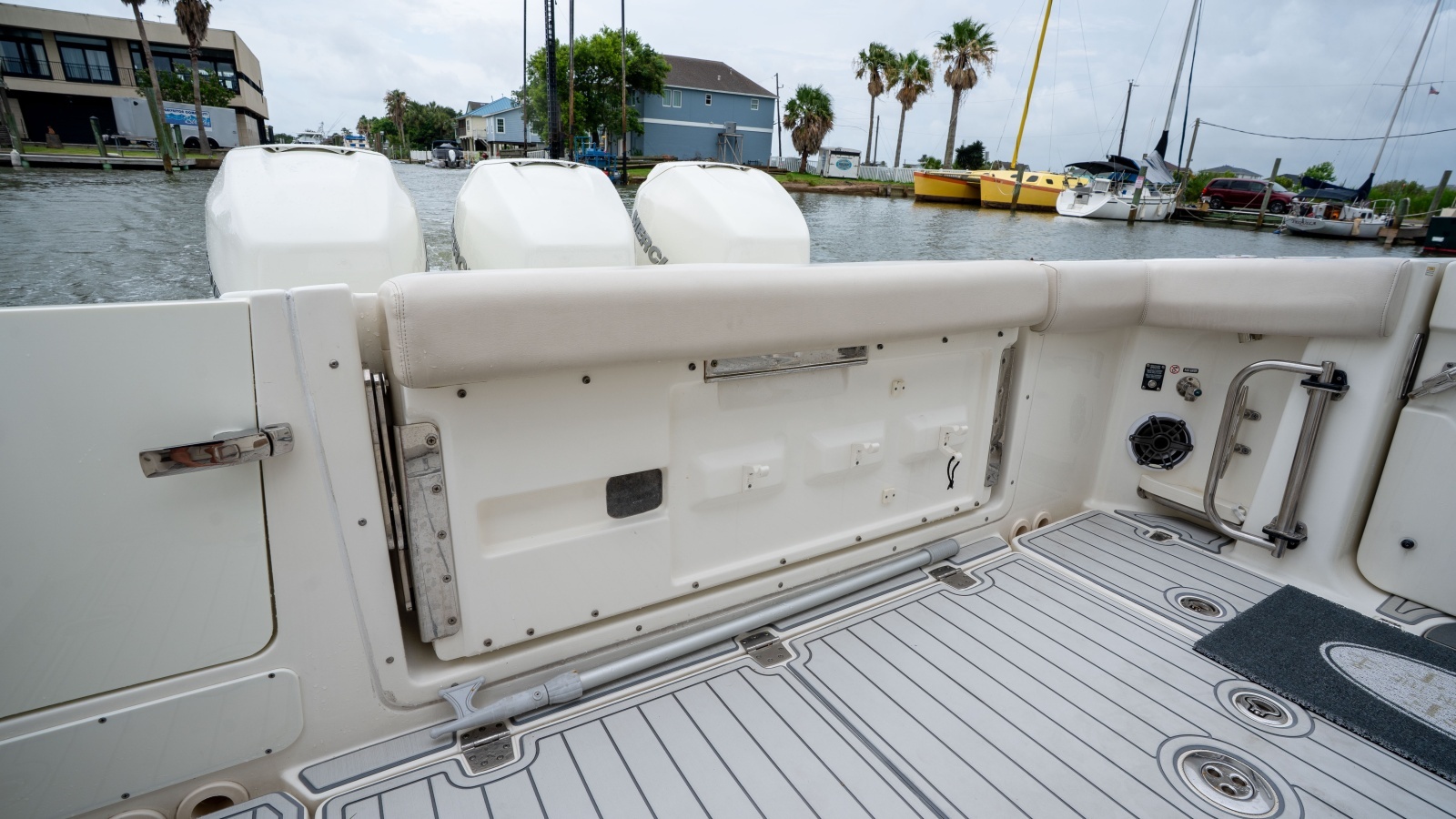 2019 Boston Whaler 350 Realm