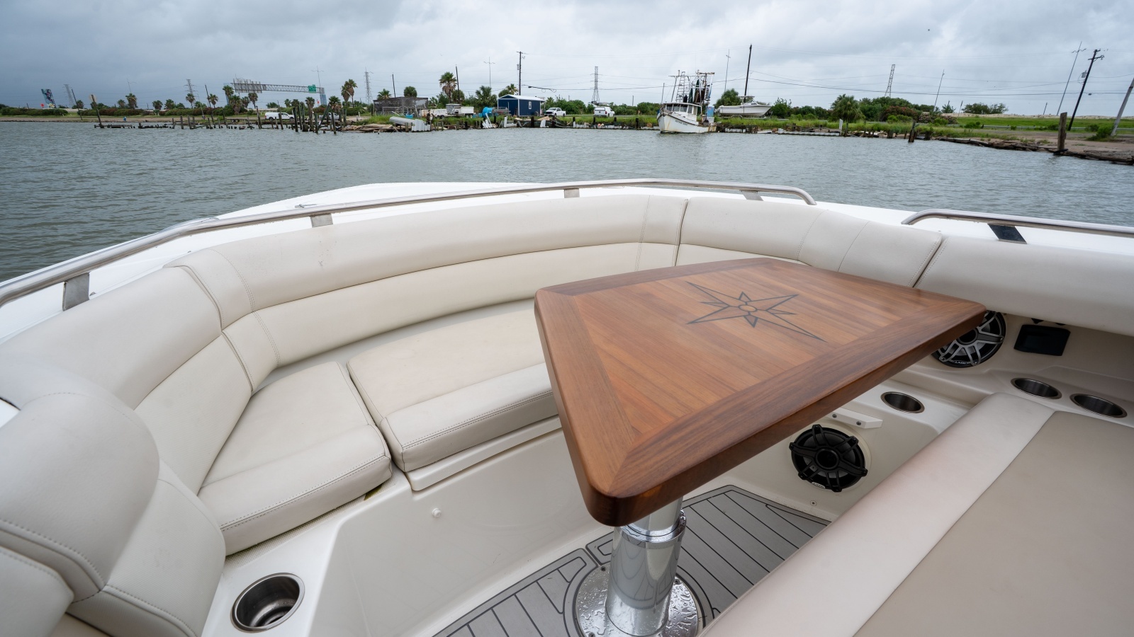 2019 Boston Whaler 350 Realm
