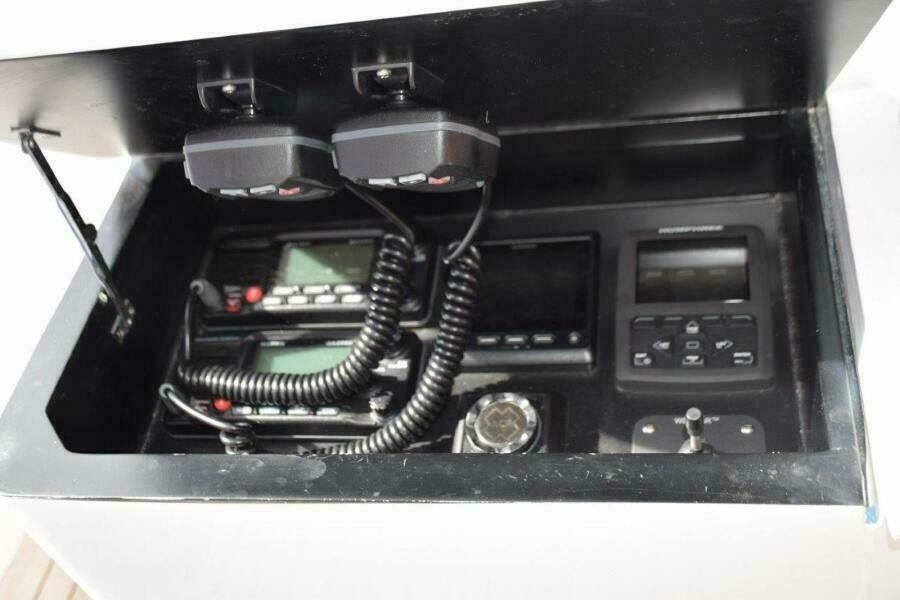Thruster, Auto Tabs, Autopilot, Spotlight, VHF Radios