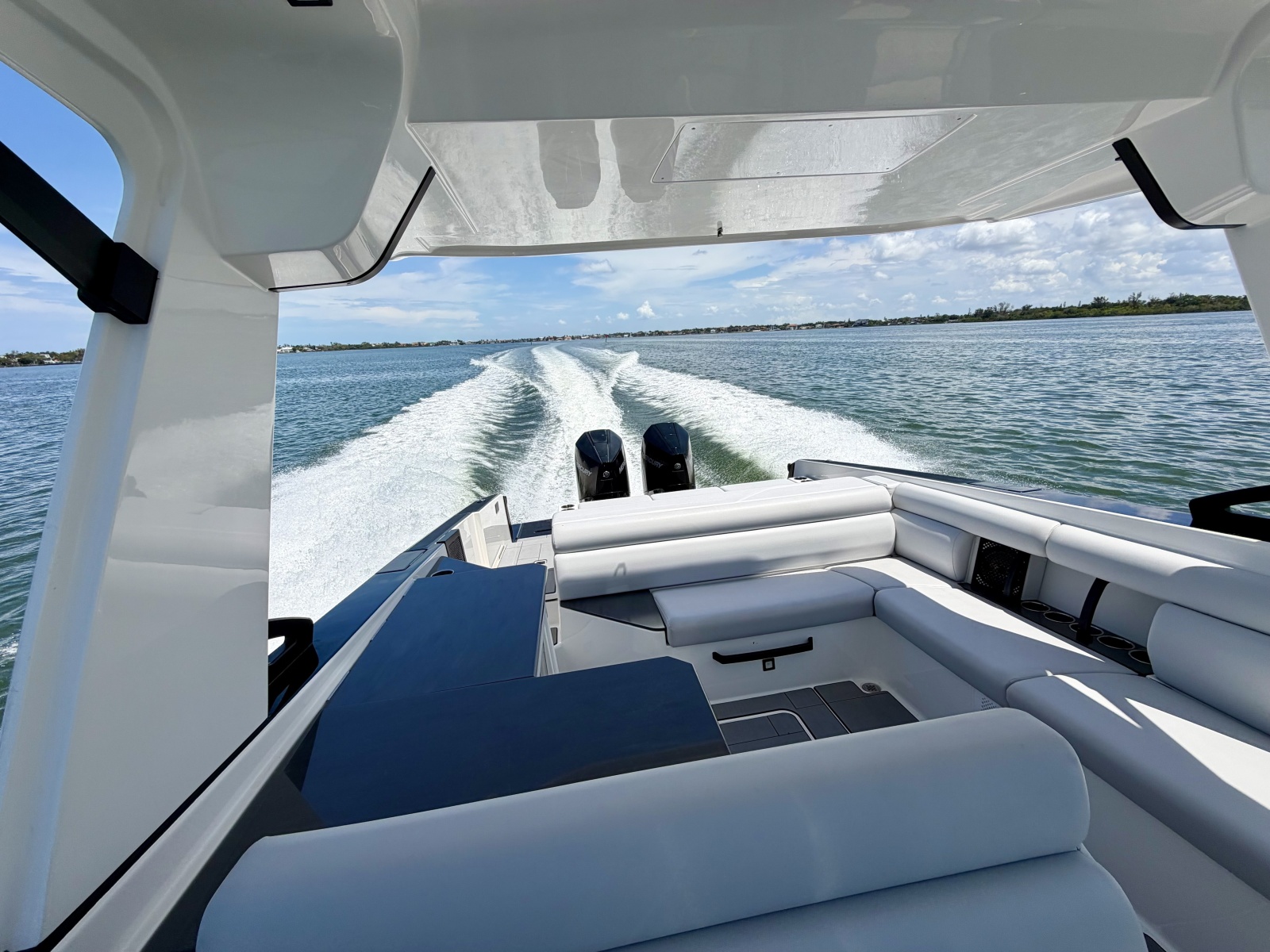 2022 Aviara AV32 OB
