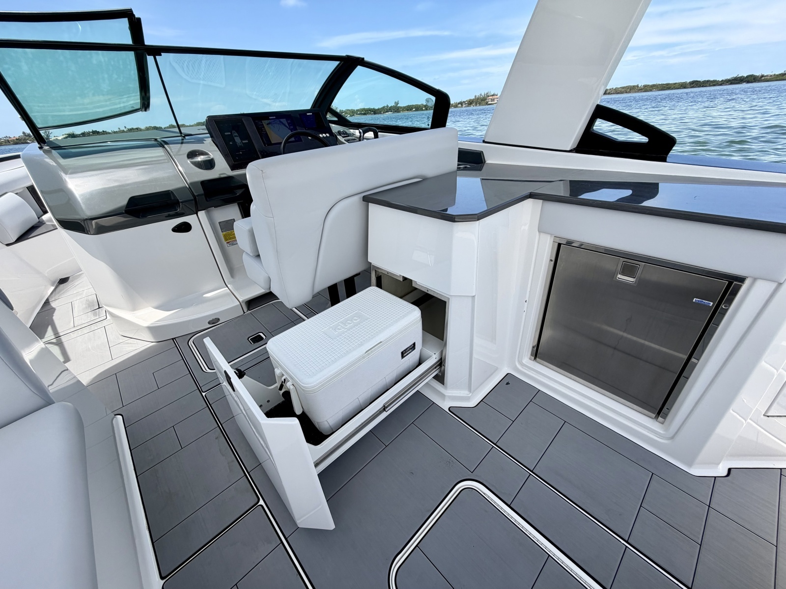 2022 Aviara AV32 OB