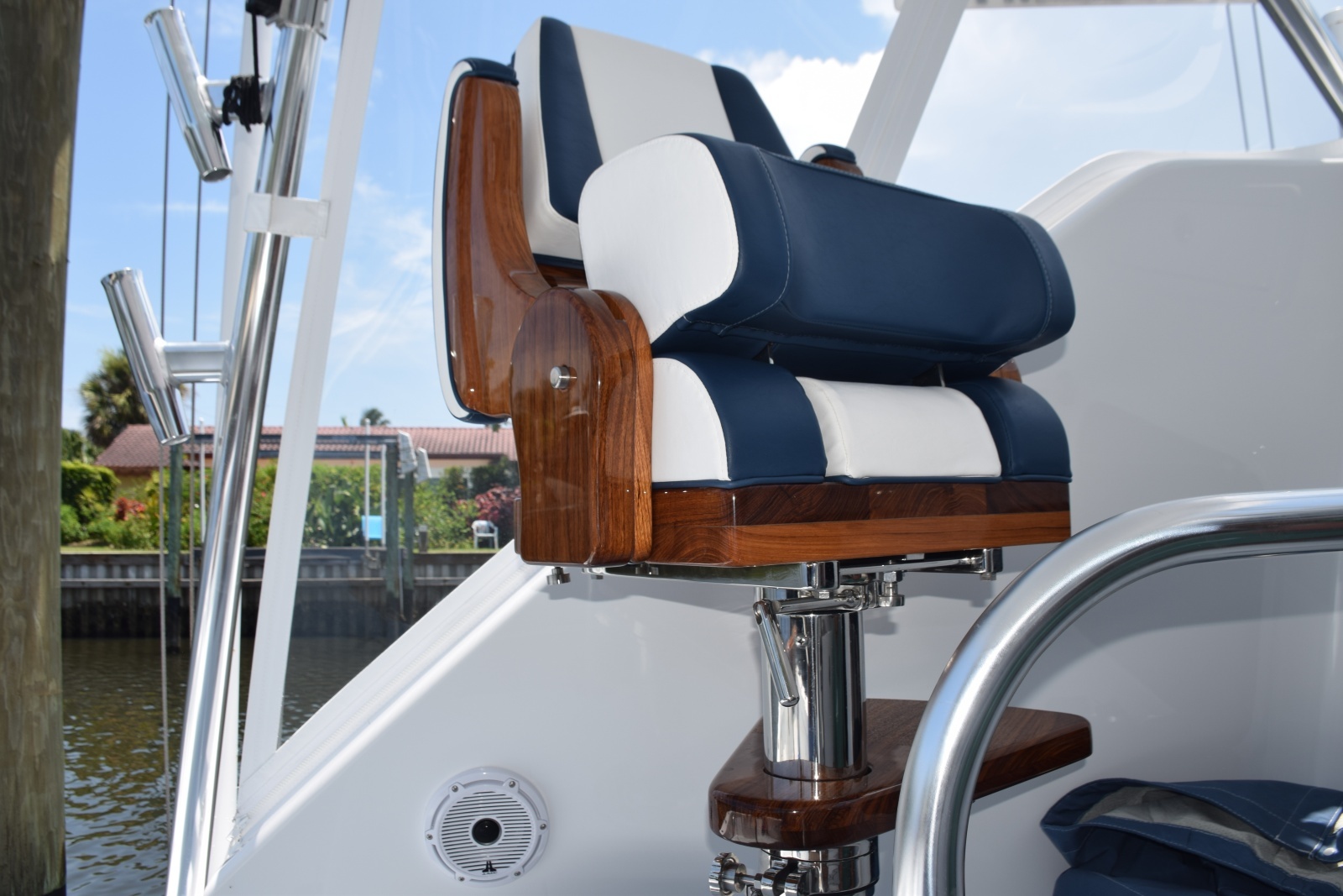 Helm Companion Seat