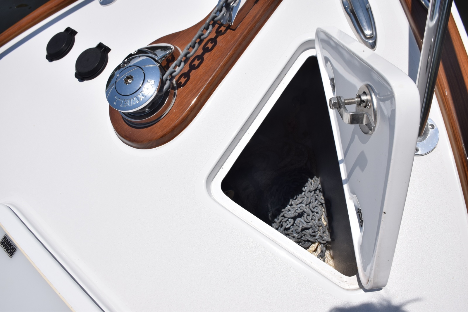 Top access to anchor locker on now
