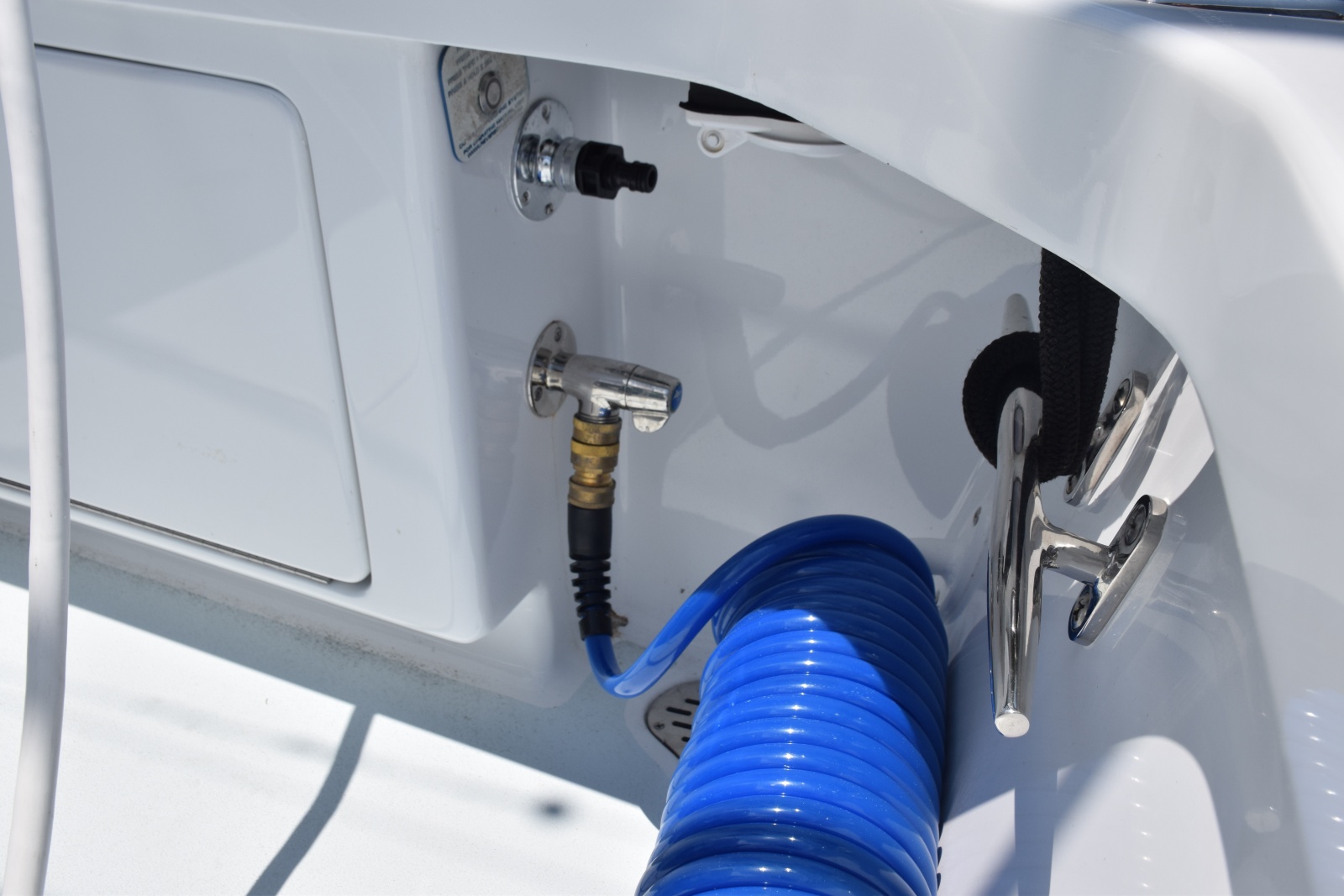 030 Washdown With Hose And Connection For Outboard Fresh Water Flushing