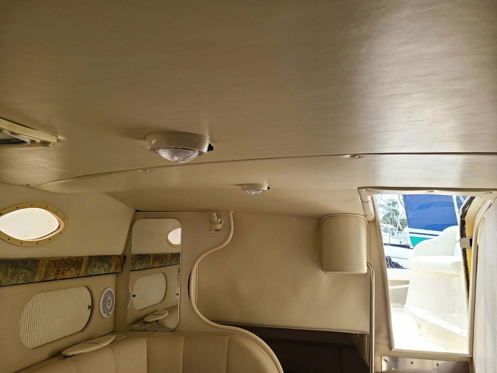 2000 Rinker 330 Fiesa Vee