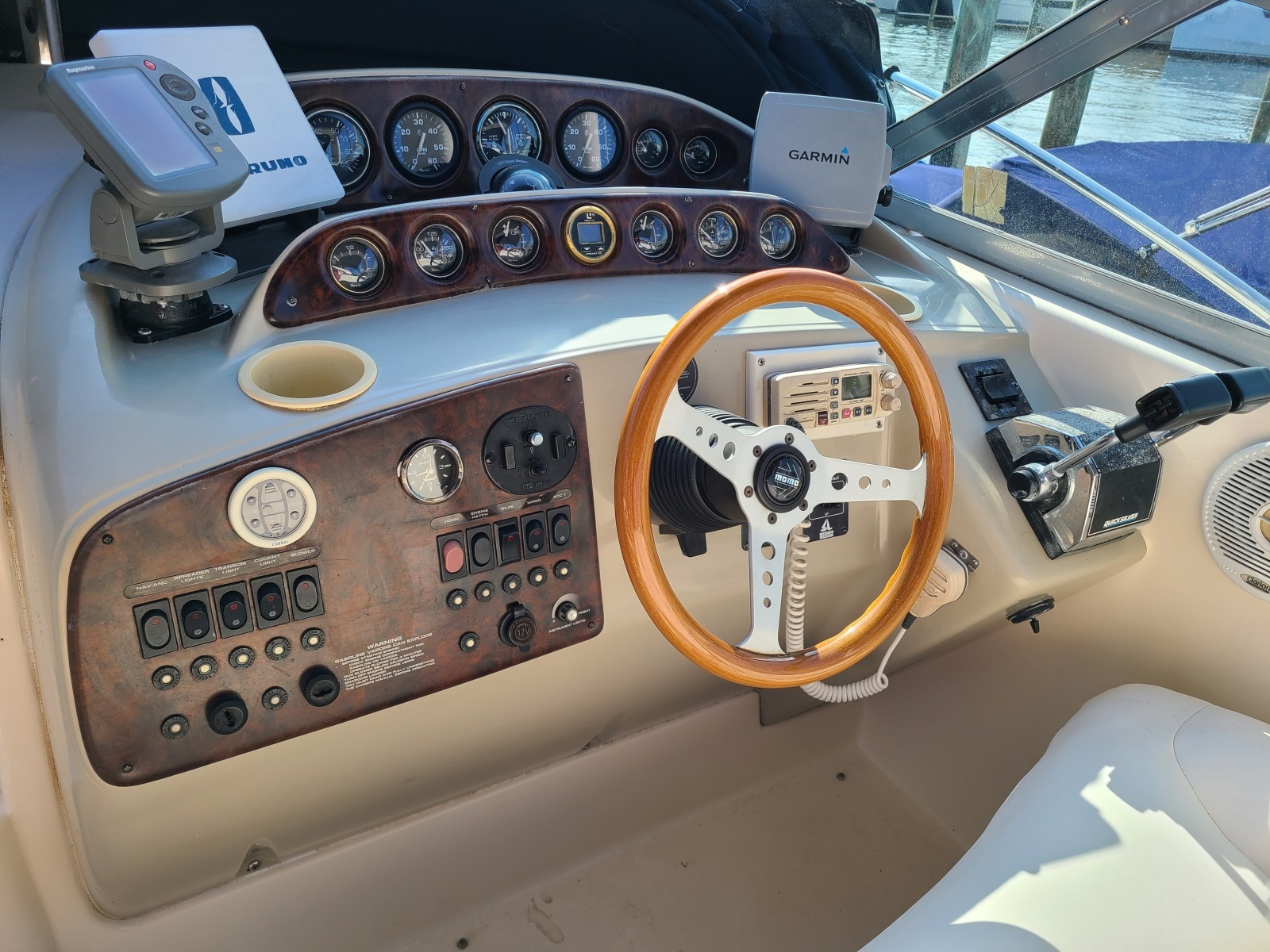 2000 Rinker 330 Fiesa Vee