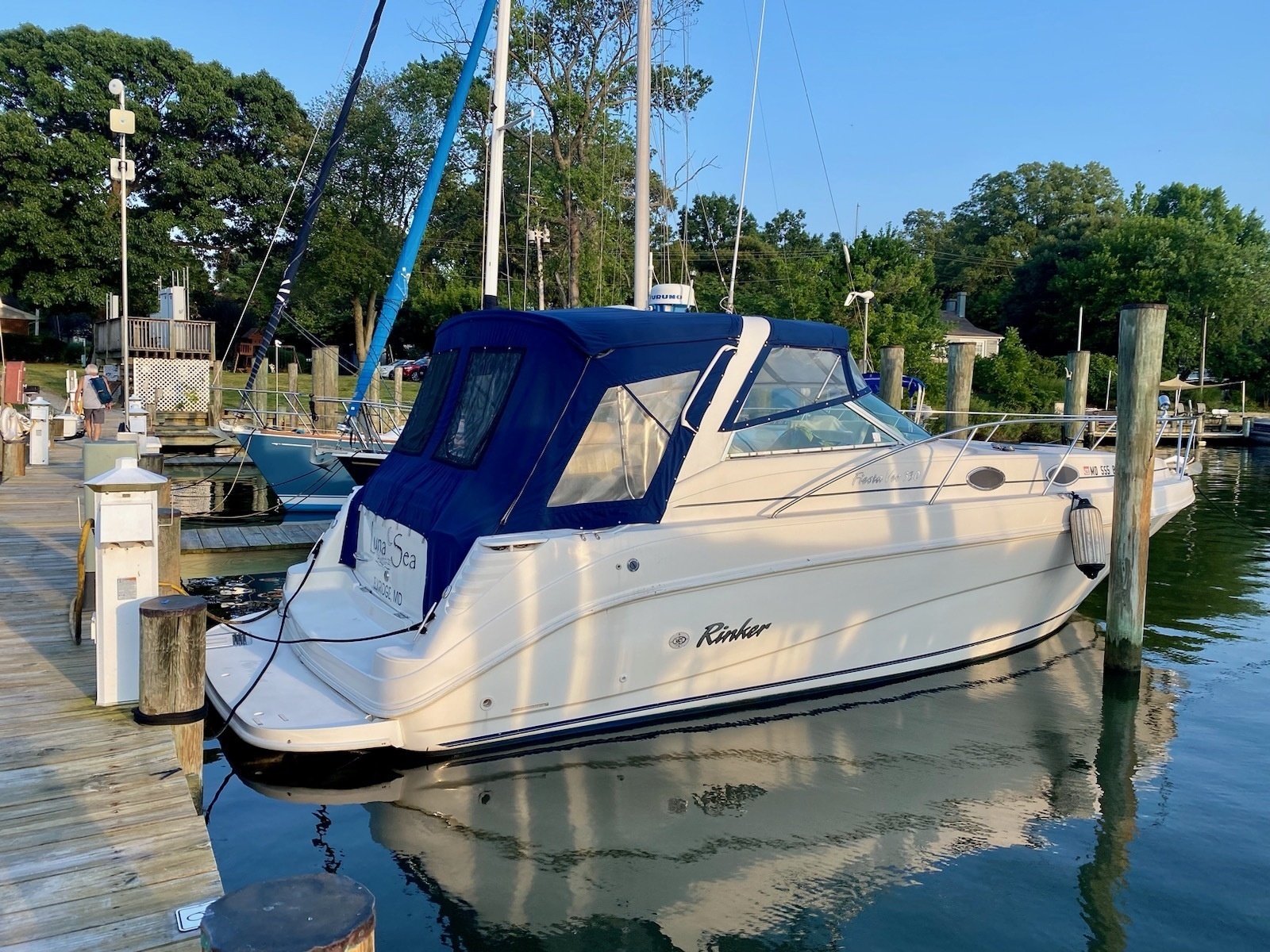2000 Rinker 330 Fiesa Vee