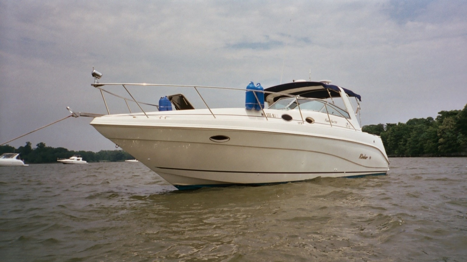 2000 Rinker 330 Fiesa Vee