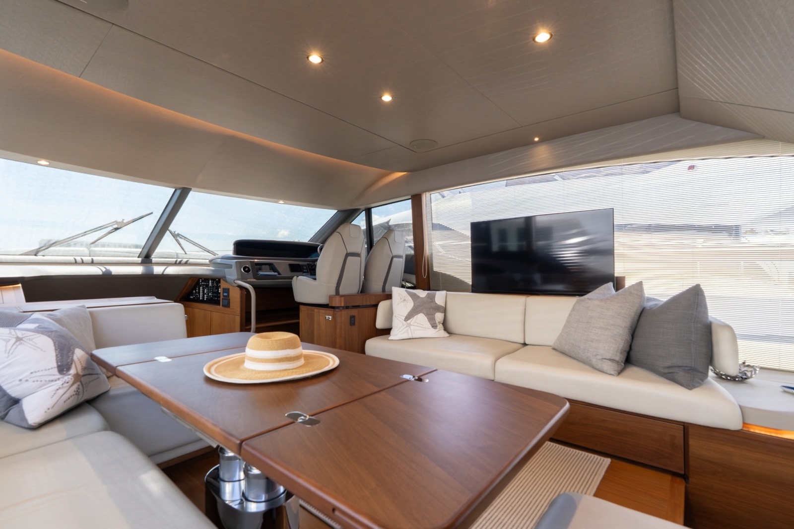2021 Princess F55