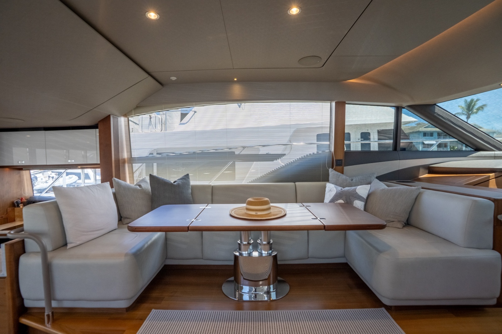 2021 Princess F55