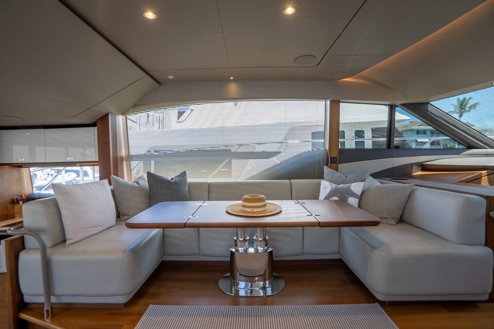 2021 Princess F55