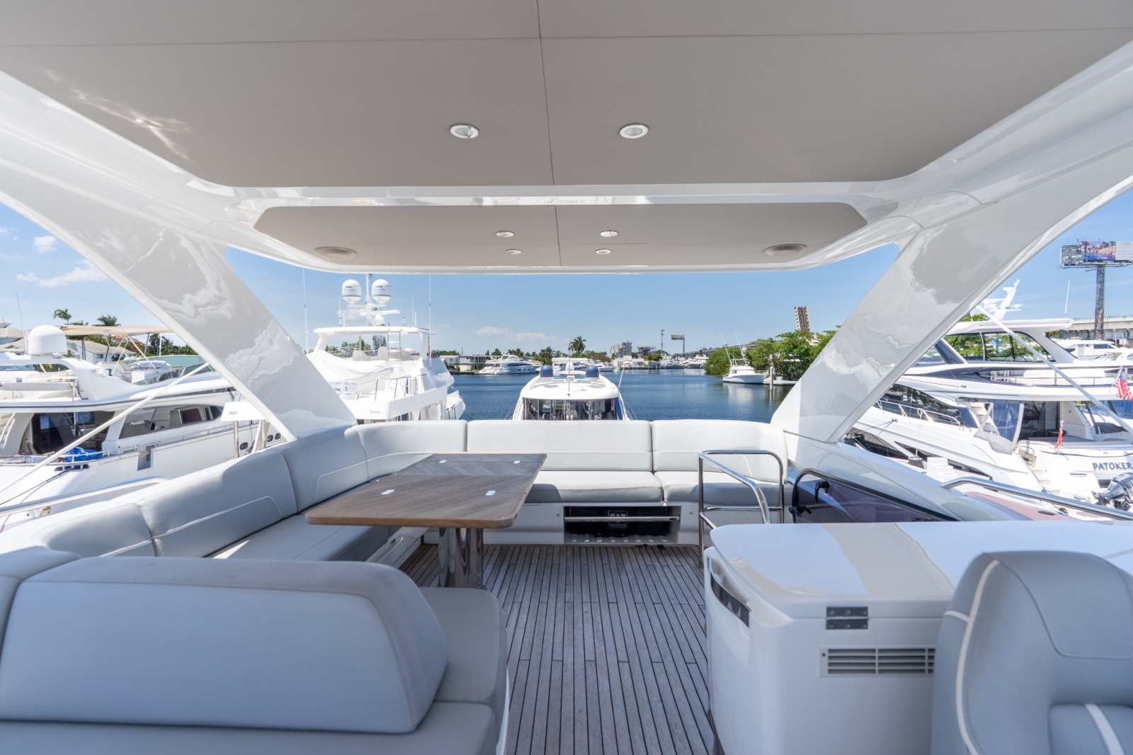 2021 Princess F55