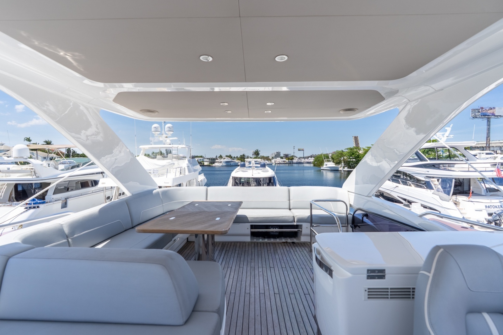 2021 Princess F55
