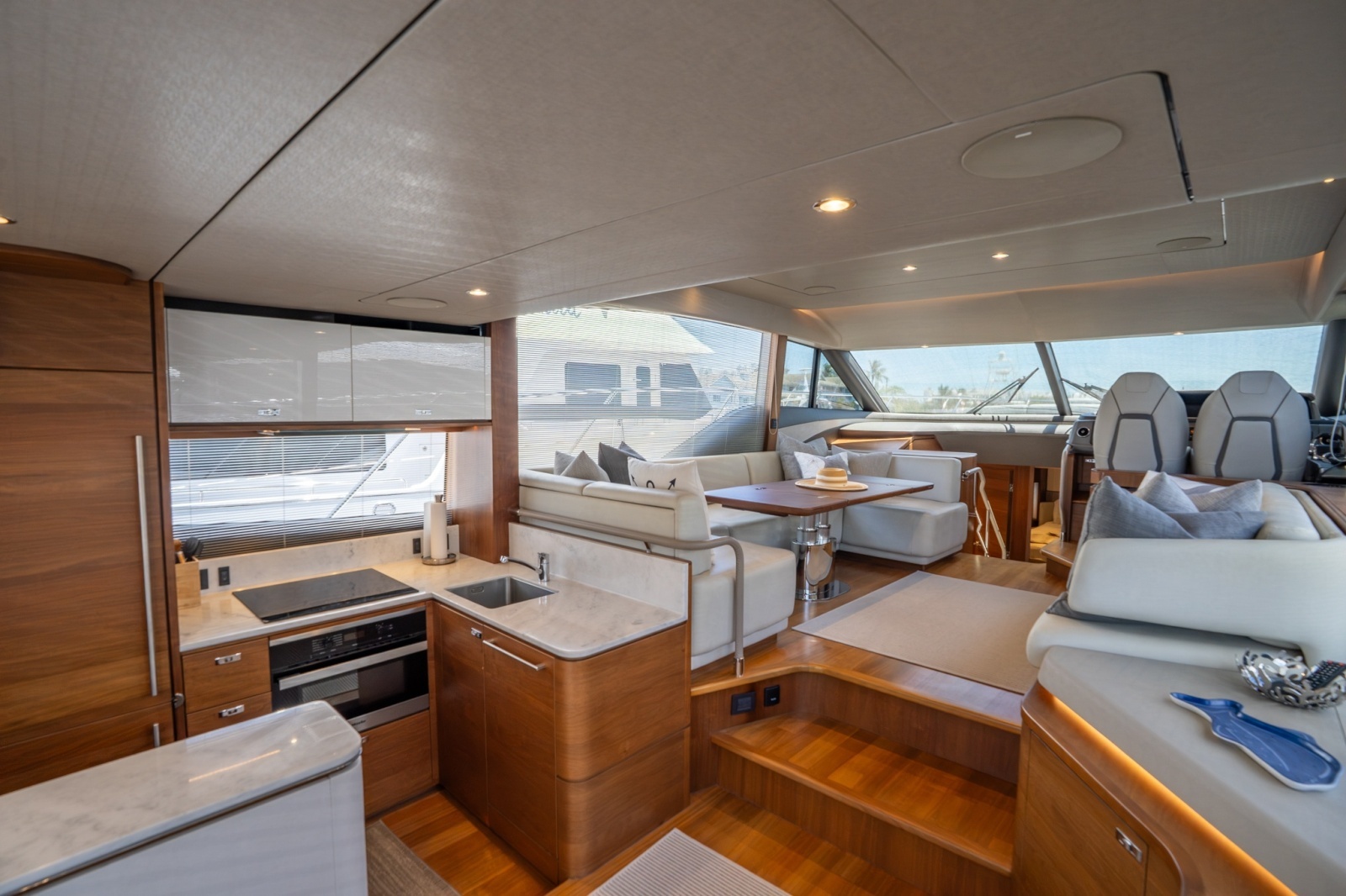 2021 Princess F55
