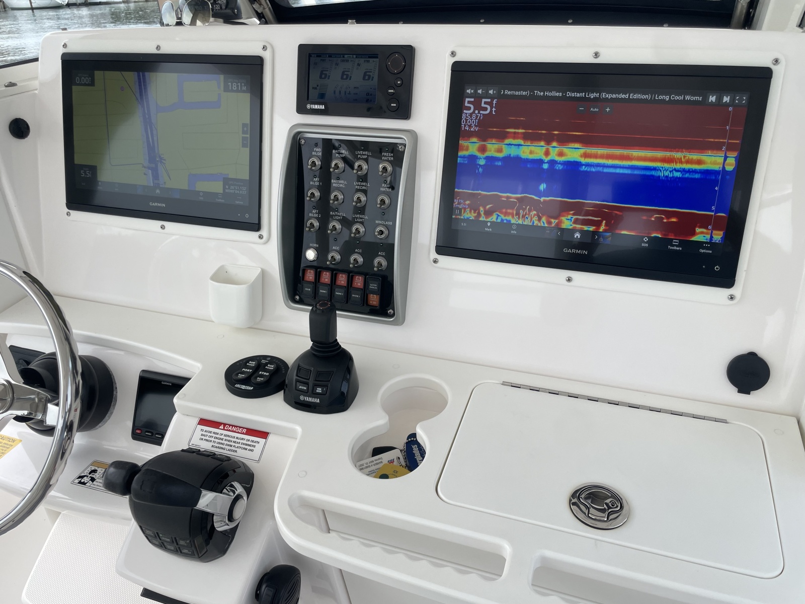 2015 Everglades 355CCX