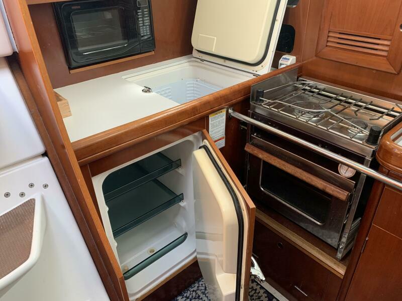 2004 Beneteau Oceanis 393