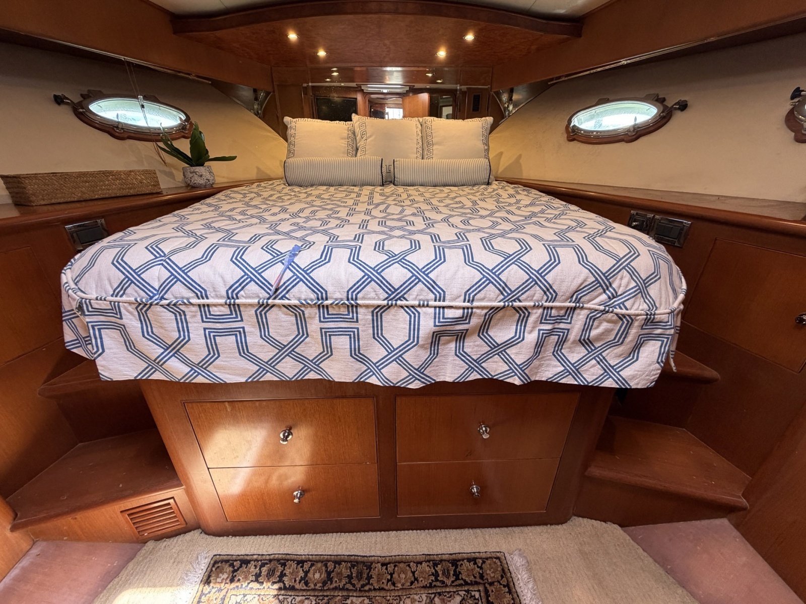 2005 Ocean Alexander 
