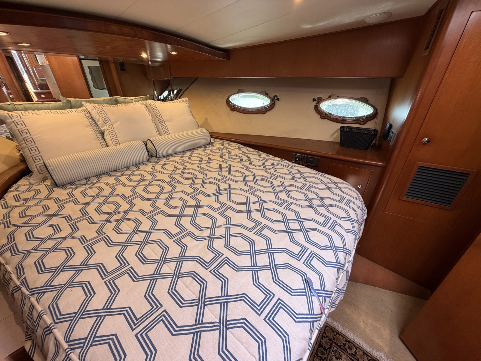 2005 Ocean Alexander 