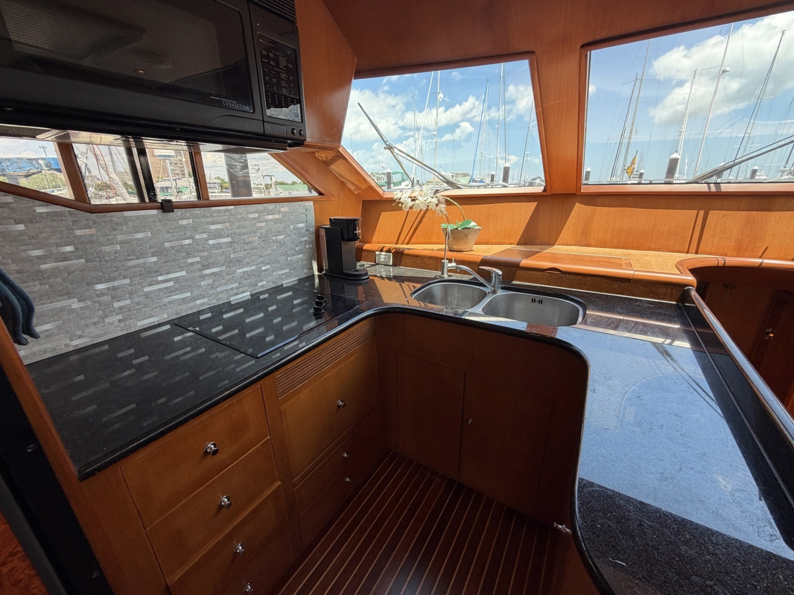 2005 Ocean Alexander 
