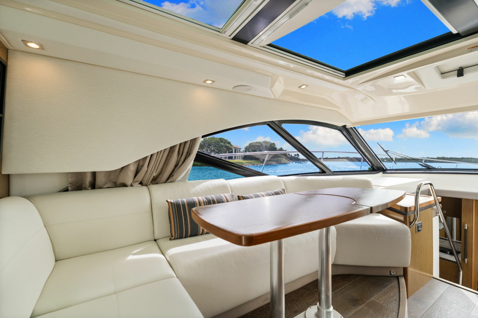 2017 Sea Ray SUNDANCER 510