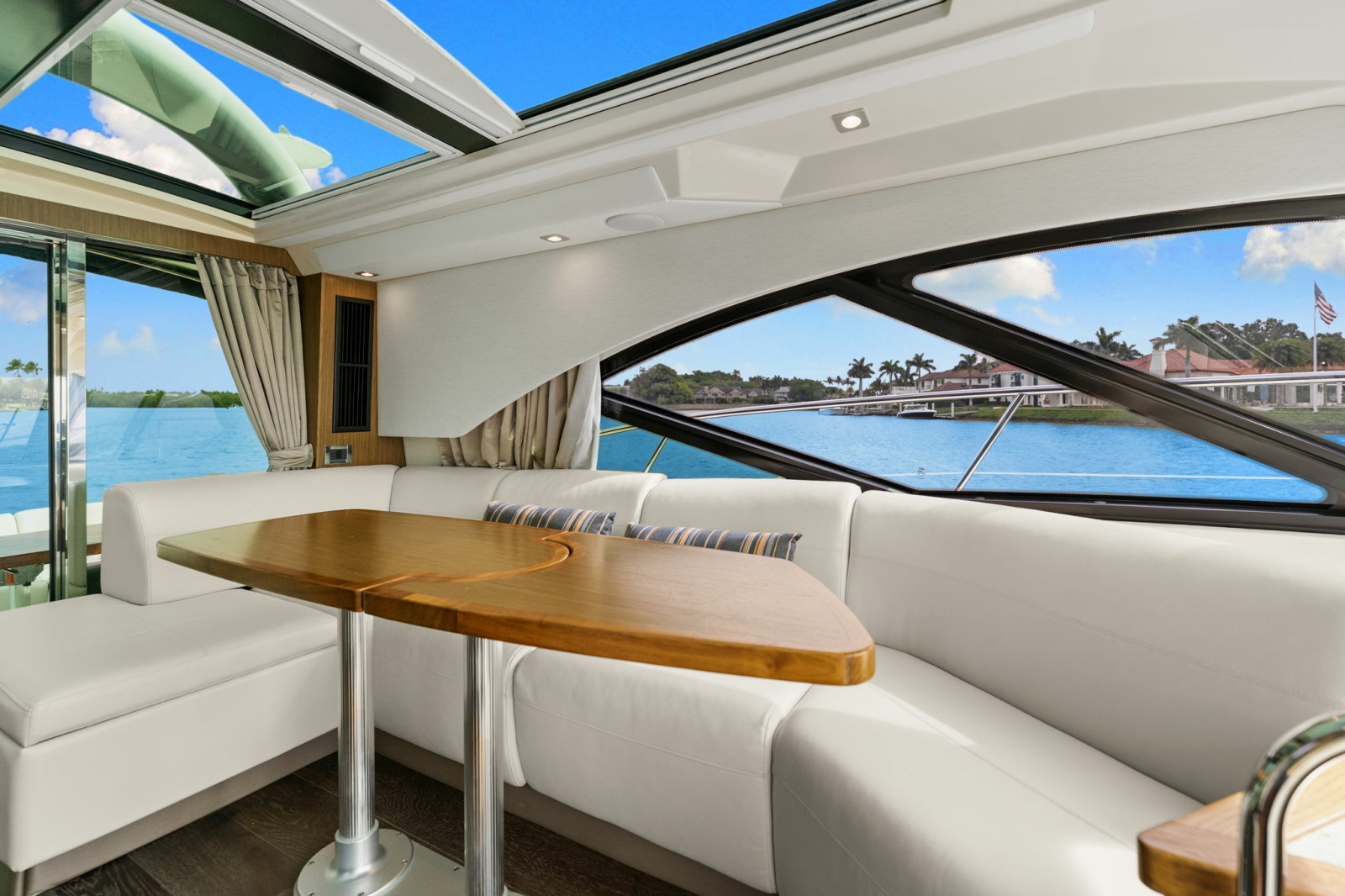 2017 Sea Ray SUNDANCER 510