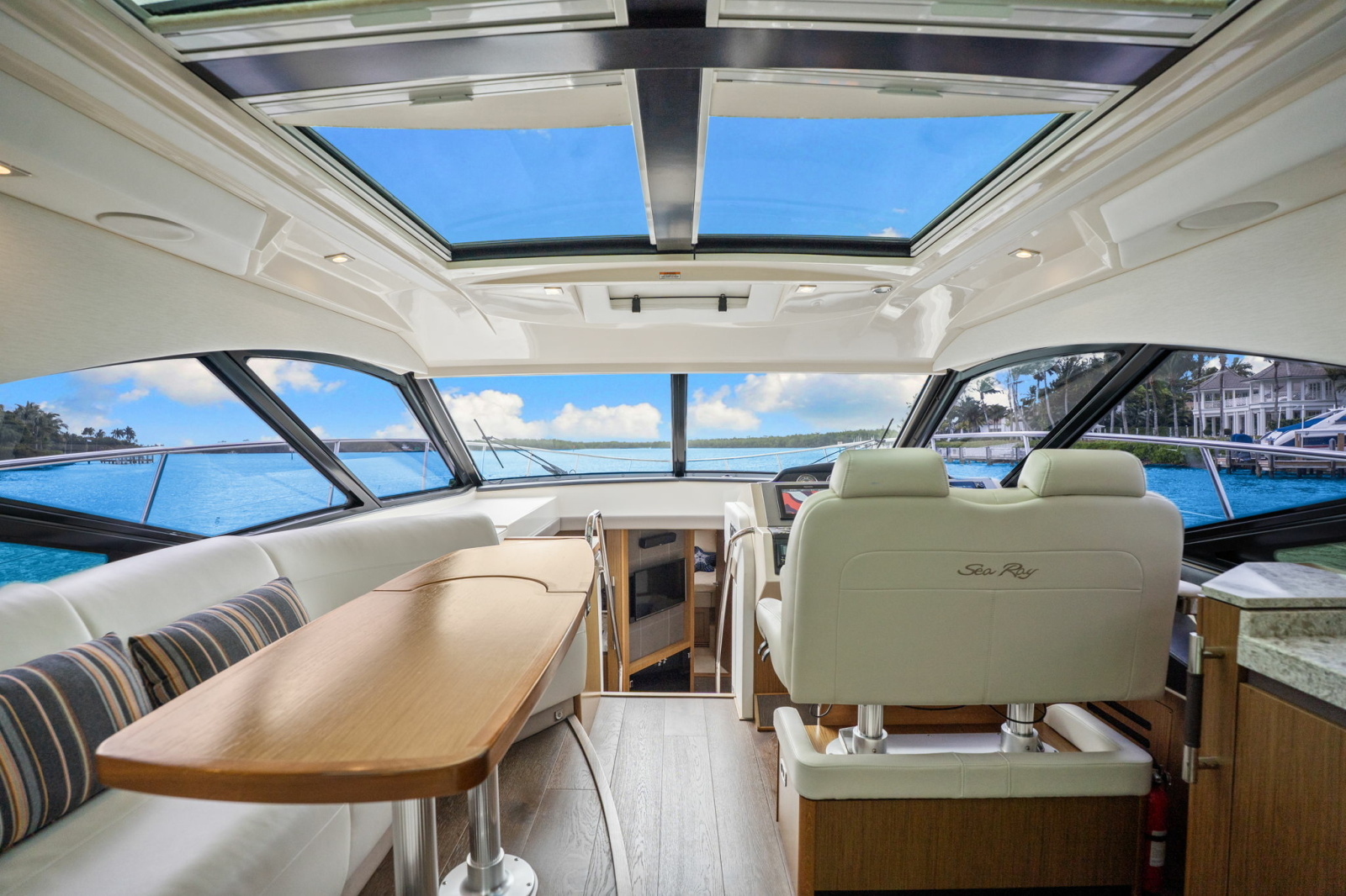 2017 Sea Ray SUNDANCER 510