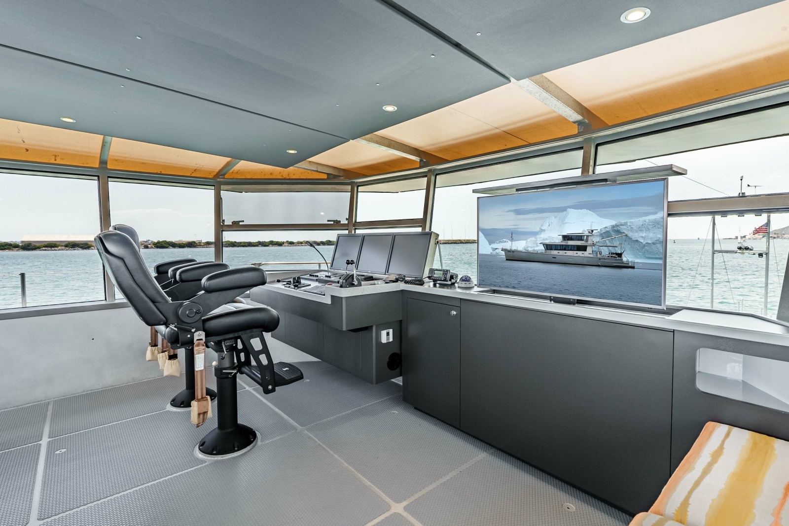 UGLY BETTY  86ft Circa Marine Yacht For Sale