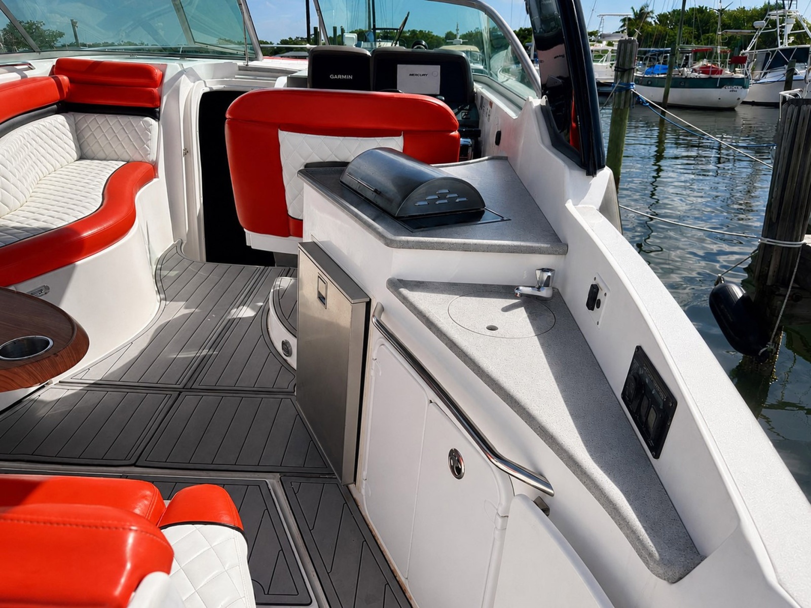 2012 Rinker 310 Express Cruiser