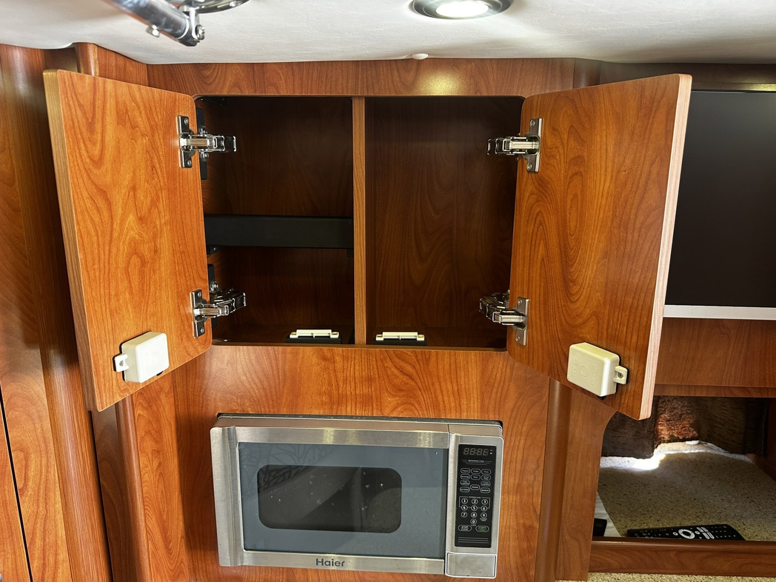 2012 Rinker 310 Express Cruiser