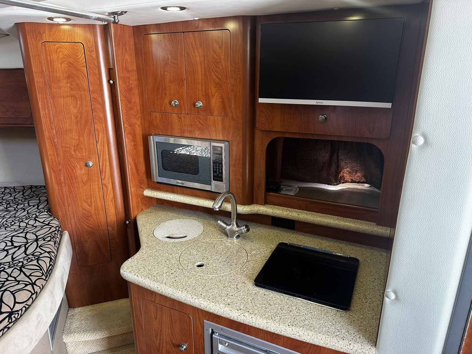2012 Rinker 310 Express Cruiser