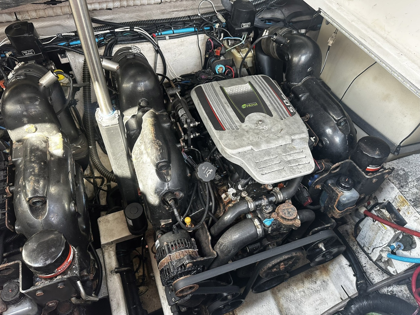 2012 Rinker 310 Express Cruiser