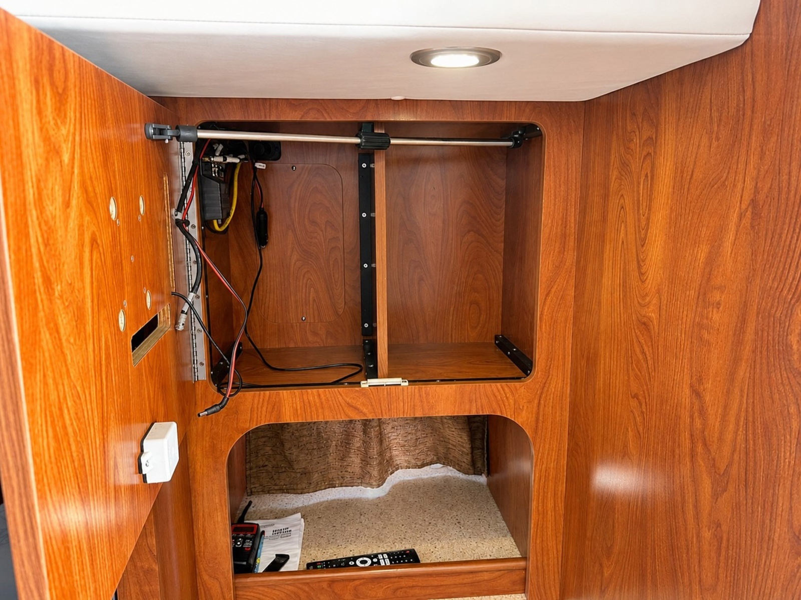 2012 Rinker 310 Express Cruiser