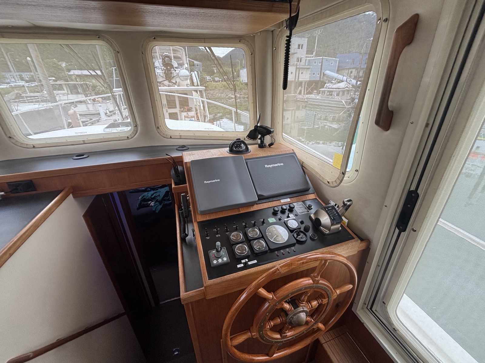 2004 Nordic Tugs 37