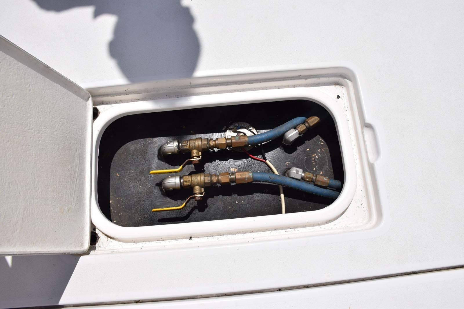Fuel Shutoff Valves And Return Lines