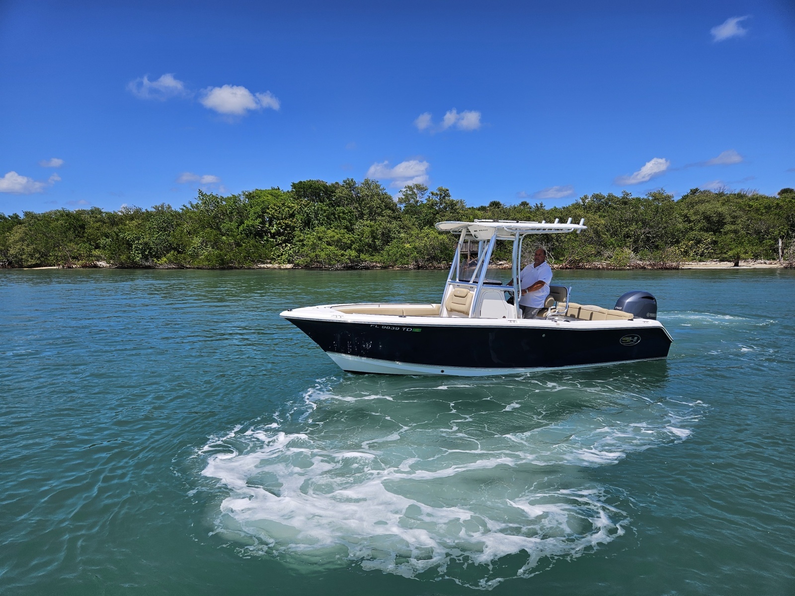 2017 Sea Hunt Ultra 211