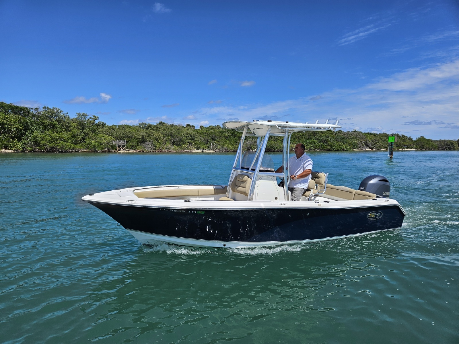 2017 Sea Hunt Ultra 211